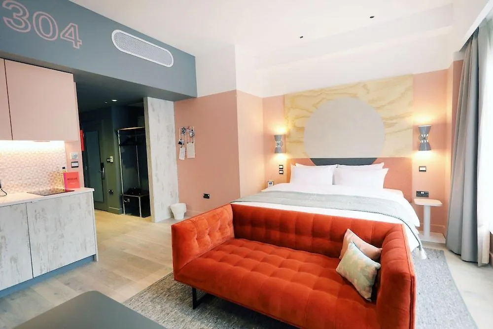 Room2 Southampton Hometel