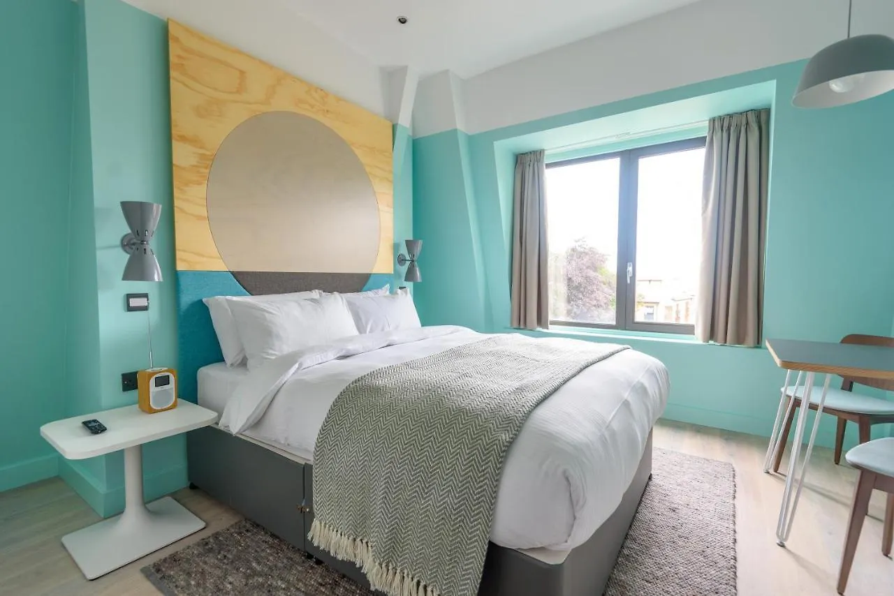 Room2 Southampton Hometel 4*,
